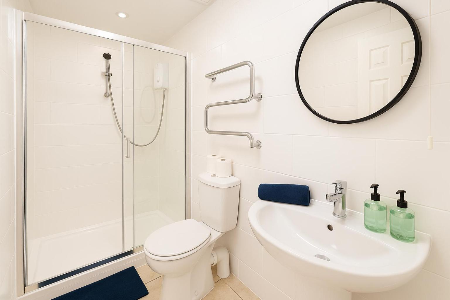 6 Person Apartment In City Centre 卡迪夫 外观 照片